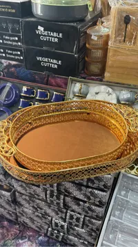 طبق تقديم ذهبي مزخرف