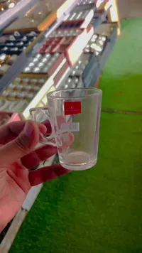 كاسة زجاجية شفافة