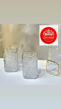 طقم كاسات زجاجية مربعة بحواف ذهبية