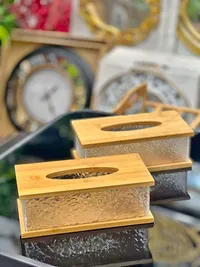 علبة مناديل خشبية مع زجاج مزخرف