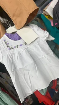 طقم بلوزة وتنورة مطرزة للبنات