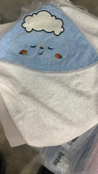 منشفة استحمام للأطفال بغطاء رأس - بيبي (Bebe)