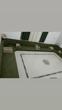 طقم كنب عربي مودرن باللون الزيتي