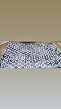 سجادة أرضية بنقشة هندسية عصرية