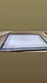 سجادة أرضية بتصميم كلاسيكي عصري