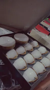 طقم فناجين وسكرات فاخر — أبيض وذهبي