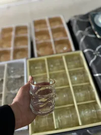 طقم كاسات زجاجية بتصميم مموج