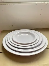 طقم صحون تقديم بيضاء