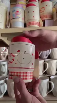 كوب بتصميم تفاحة (Apple)
