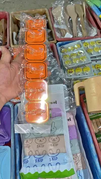 علاقات لاصقة للتعليق