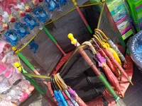 لعبة الطائرة الورقية الملونة