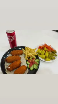 وجبة أصابع الدجاج المقرمشة مع البطاطس والمقبلات