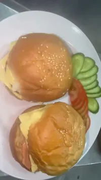 وجبة برجر بالجبنة