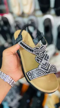 صندل بناتي مرصع بالكريستال