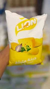 شيبس بطاطس بنكهة الجبنة المتبلة - ليون (Lion)