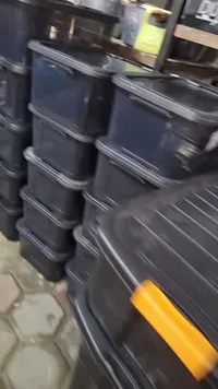 صناديق تخزين بلاستيكية مع أغطية ومقابض