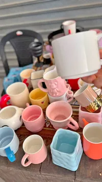 أكواب سيراميك بأشكال متنوعة