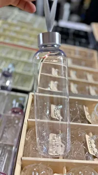 قارورة ماء مزخرفة