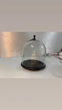 غطاء زجاجي بقاعدة
