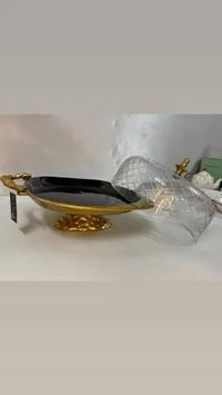 طبق تقديم مع غطاء زجاجي