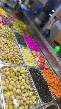 مخللات متنوعة - زيتون وخضروات