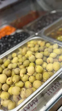 زيتون أخضر منزوع النوى