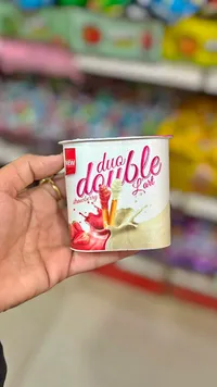 أصابع بسكويت مغطاة بالكريمة والفراولة - ديو دبل (Duo Double)
