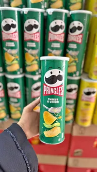 رقائق البطاطس بنكهة الجبن والبصل - برينجلز (Pringles)