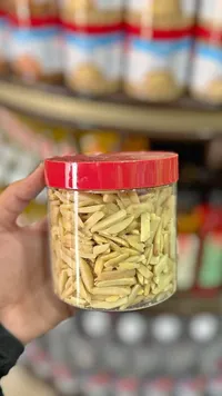 لوز مقشر ومقطع - شرائح