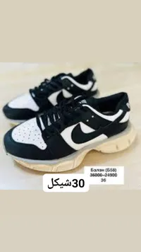 بوت رياضي أسود وأبيض - تصميم كلاسيكي