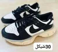 حذاء رياضي أطفال - تصميم أسود وأبيض
