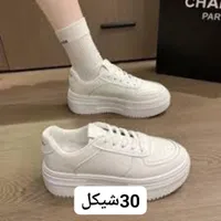 حذاء رياضي أبيض للأطفال - 30 شيكل