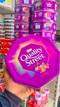علبة شوكولاتة مشكلة - كواليتي ستريت (Quality Street)