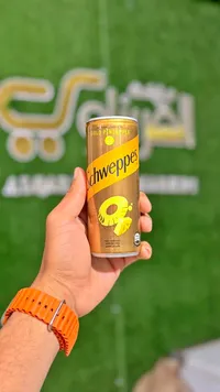 مشروب غازي بنكهة الأناناس الذهبي - شويبس (Schweppes)
