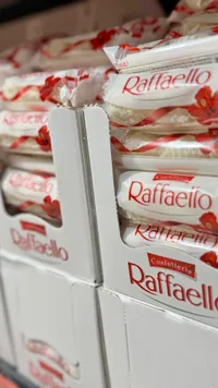 حلوى جوز الهند واللوز - رافاييلو (Raffaello)