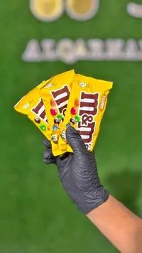 حلوى الشوكولاتة بالفول السوداني - إم آند إمز (M&M's)