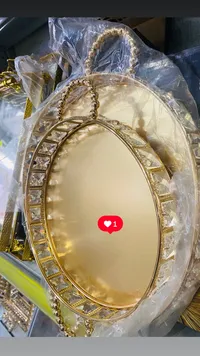 مرآة حائط بإطار ذهبي فاخر
