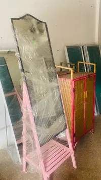 مرآة أرضية بإطار وردي