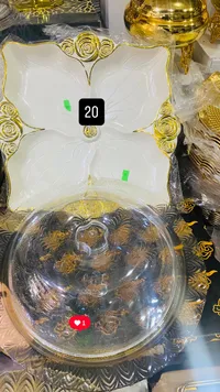 مضيفة معمول ذهبية فاخرة