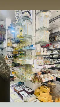 سلة تخزين معدنية ذهبية