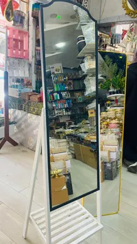 مرآة أرضية بإطار معدني - موديل حديث