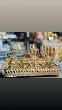 طقم كاسات عصير مع صينية ذهبية