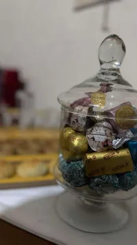 سكرية زجاجية بغطاء كريستال