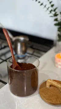 مرطبان زجاجي بغطاء خشبي