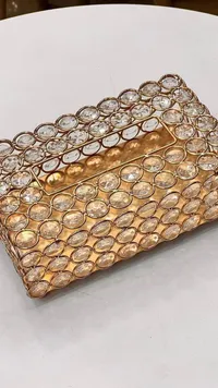 محارم ذهبية فاخرة
