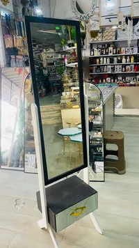 مرآة أرضية بدرج تخزين