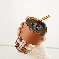 كوب شرب معزول بغطاء وماصة - بني