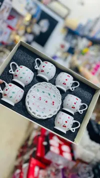 طقم فناجين وأطباق سيراميك بنقوش الكرز