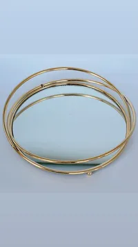 طبق مرآة ذهبي بإطار معدني