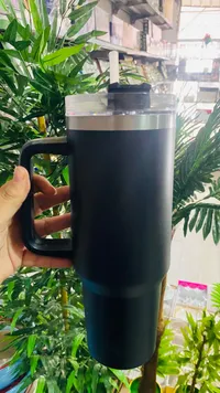 كوب ترمس معزول بغطاء وماصة - أسود